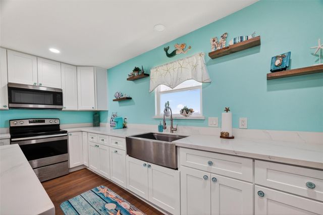 154 Poop Deck Lane, Freeport, TX 77541