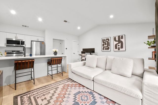 1213 Hollow Creek DR 3, Austin, TX 78704