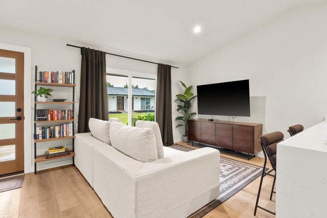 1213 Hollow Creek DR 3, Austin, TX 78704