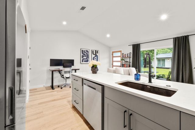 1213 Hollow Creek DR 3, Austin, TX 78704