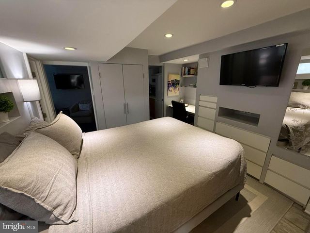 3512 30TH ST NW, Washington, DC 20008