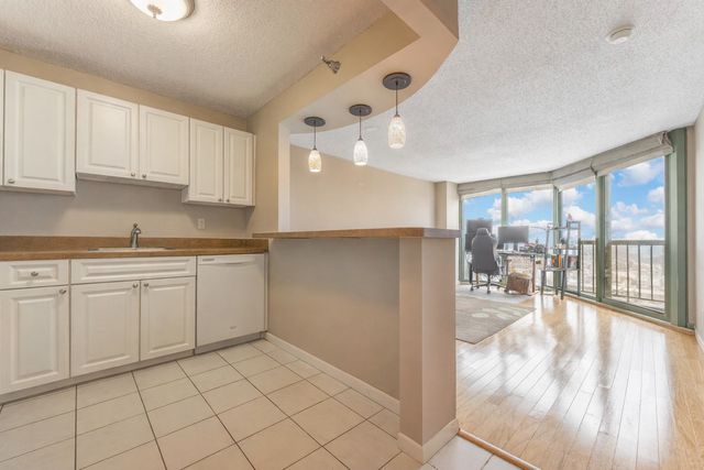 111 W Maple Street 3110, Chicago, IL 60610