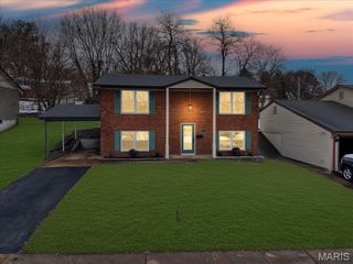 5376 Ville Rosa Lane, Hazelwood, MO 63042