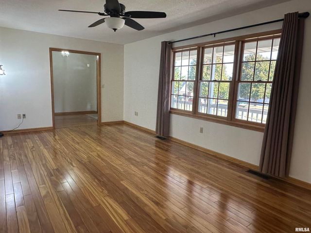 613 33RD Avenue N, Clinton, IA 52732