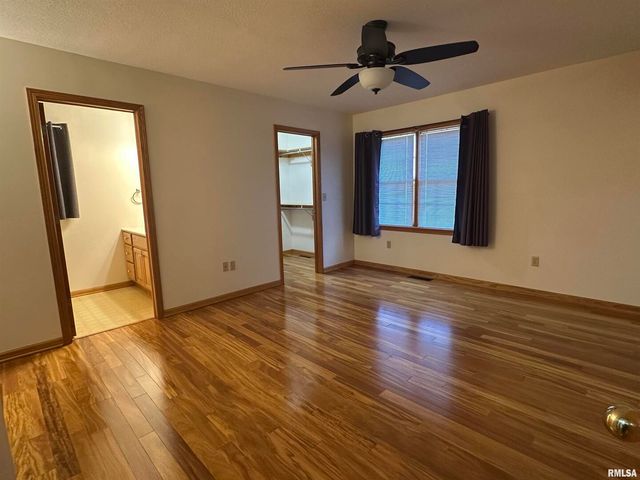 613 33RD Avenue N, Clinton, IA 52732