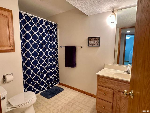 613 33RD Avenue N, Clinton, IA 52732