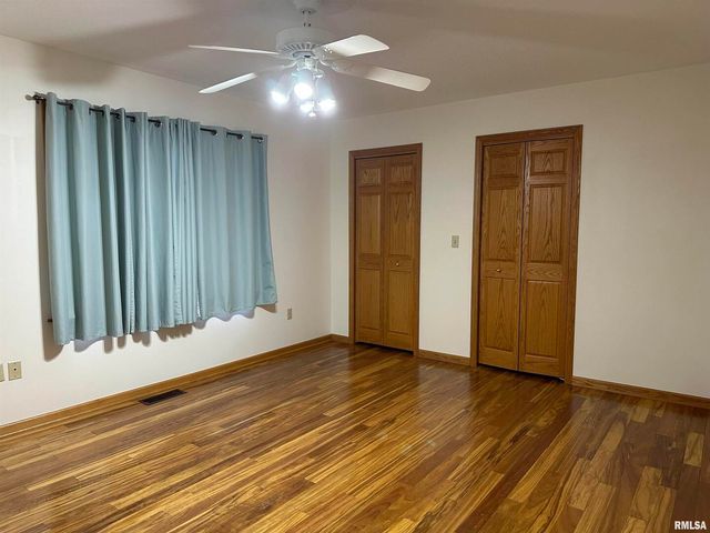 613 33RD Avenue N, Clinton, IA 52732