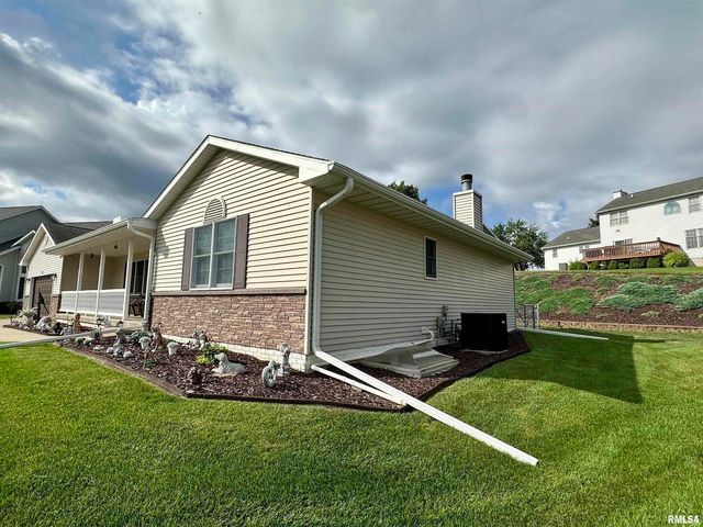 613 33RD Avenue N, Clinton, IA 52732