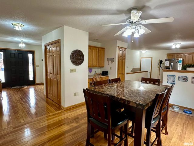 613 33RD Avenue N, Clinton, IA 52732