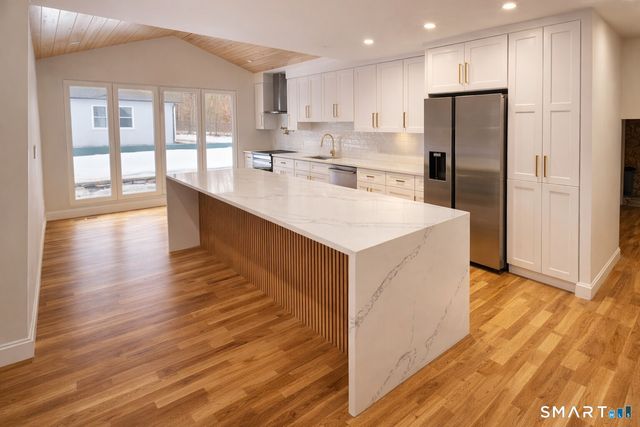 60 Fox Chase Lane, West Hartford, CT 06107