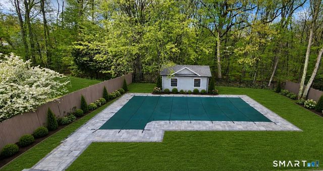 60 Fox Chase Lane, West Hartford, CT 06107