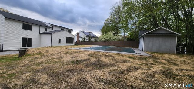 60 Fox Chase Lane, West Hartford, CT 06107