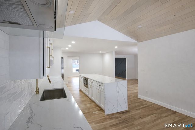 60 Fox Chase Lane, West Hartford, CT 06107