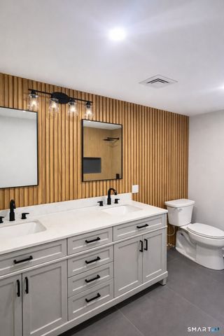 60 Fox Chase Lane, West Hartford, CT 06107