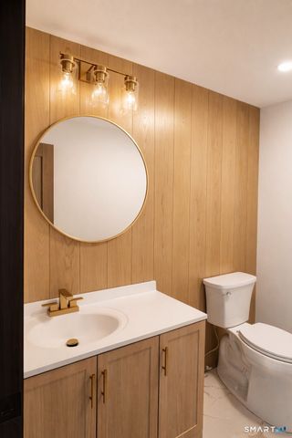 60 Fox Chase Lane, West Hartford, CT 06107