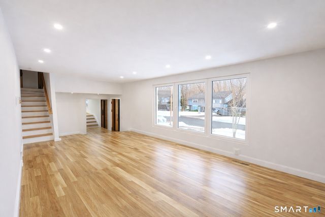 60 Fox Chase Lane, West Hartford, CT 06107