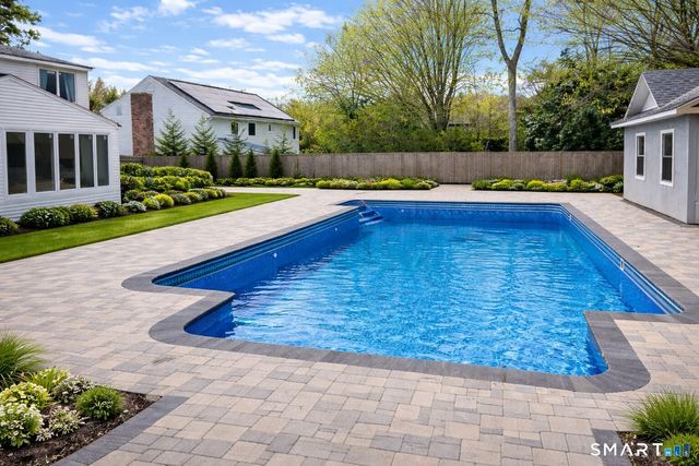 60 Fox Chase Lane, West Hartford, CT 06107