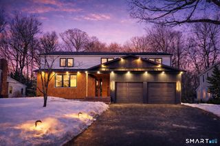 60 Fox Chase Lane, West Hartford, CT 06107