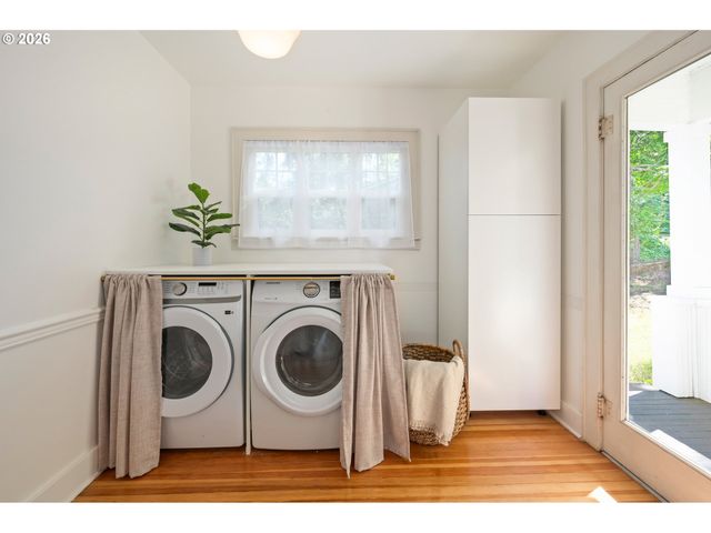 2219 CITY VIEW St, Eugene, OR 97405