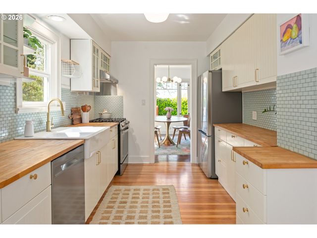 2219 CITY VIEW St, Eugene, OR 97405
