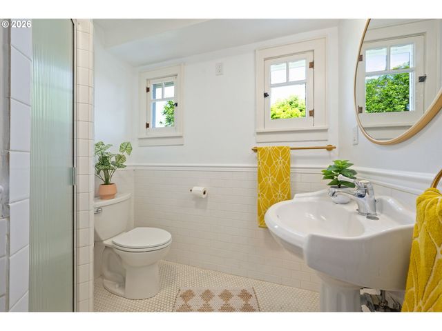 2219 CITY VIEW St, Eugene, OR 97405