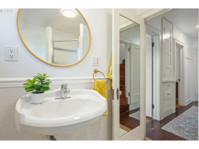 2219 CITY VIEW St, Eugene, OR 97405