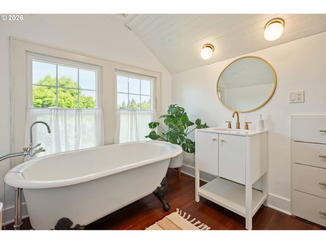 2219 CITY VIEW St, Eugene, OR 97405