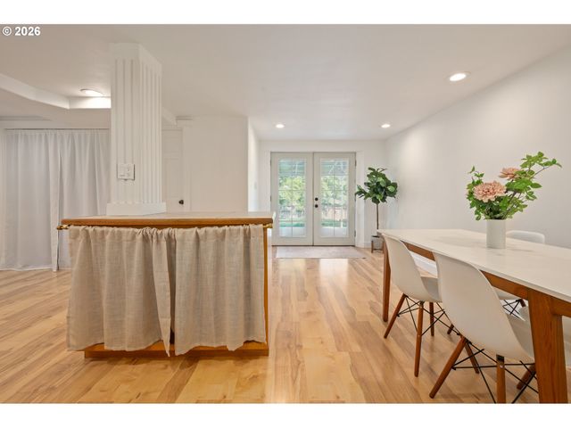2219 CITY VIEW St, Eugene, OR 97405