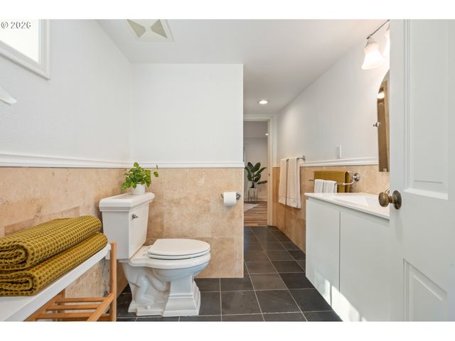2219 CITY VIEW St, Eugene, OR 97405