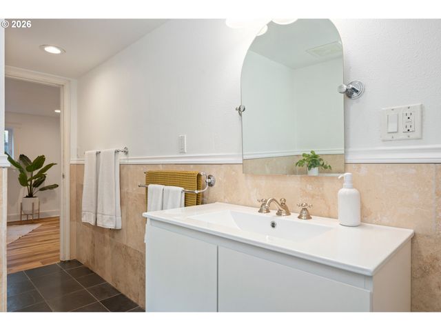2219 CITY VIEW St, Eugene, OR 97405