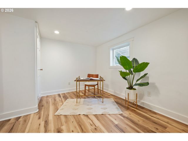 2219 CITY VIEW St, Eugene, OR 97405