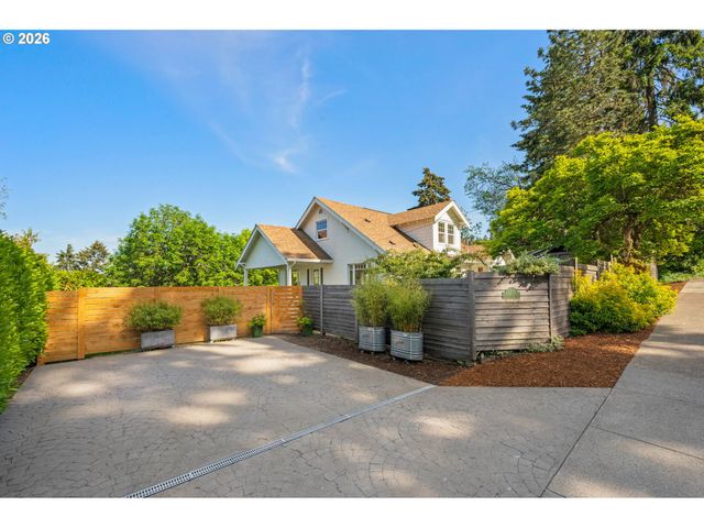 2219 CITY VIEW St, Eugene, OR 97405