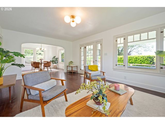 2219 CITY VIEW St, Eugene, OR 97405