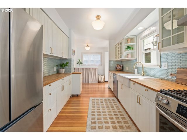 2219 CITY VIEW St, Eugene, OR 97405