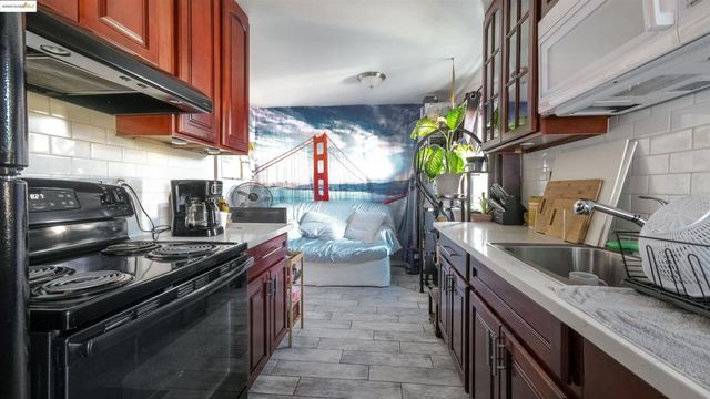 2120 E 22nd St, Oakland, CA 94606