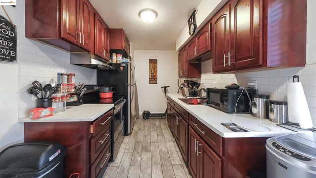 2120 E 22nd St, Oakland, CA 94606