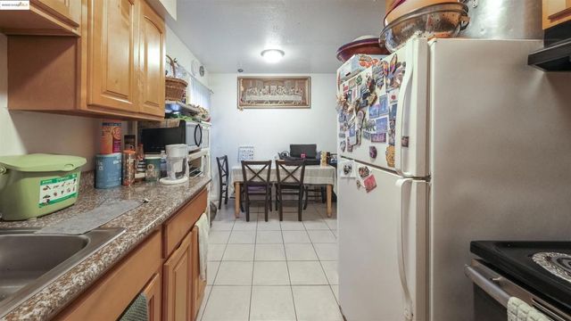 2120 E 22nd St, Oakland, CA 94606