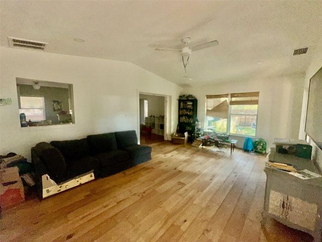 900 46TH AVENUE N, St Petersburg, FL 33703