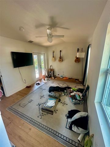 900 46TH AVENUE N, St Petersburg, FL 33703