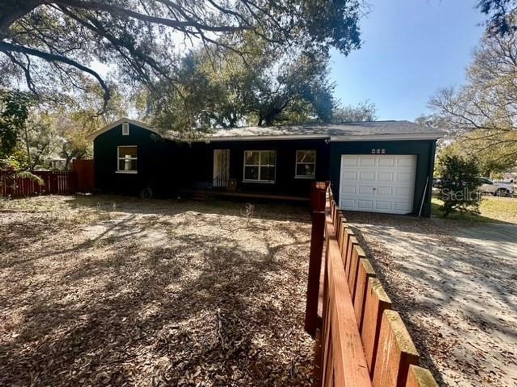 900 46TH AVENUE N, St Petersburg, FL 33703