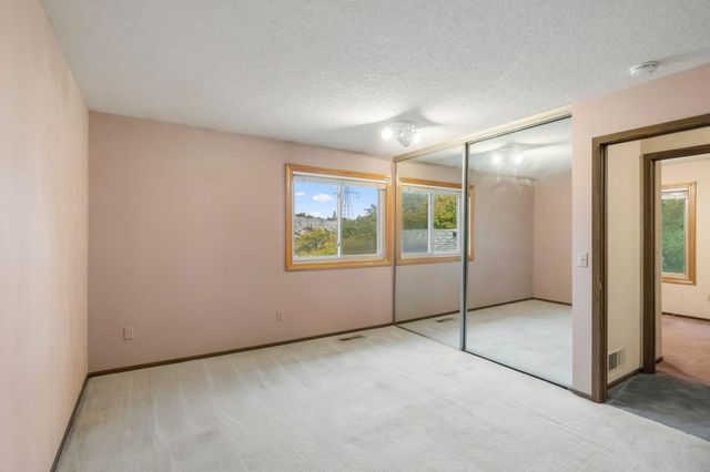 13430 Pepperwood Circle, Minnetonka, MN 55305