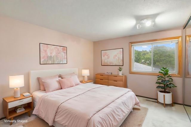 13430 Pepperwood Circle, Minnetonka, MN 55305