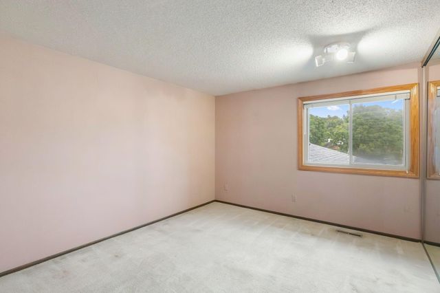 13430 Pepperwood Circle, Minnetonka, MN 55305