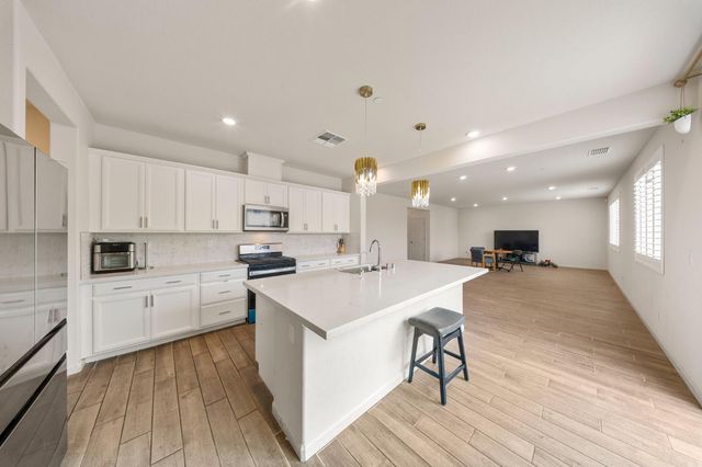 3052 Russos Dr, Manteca, CA 95337