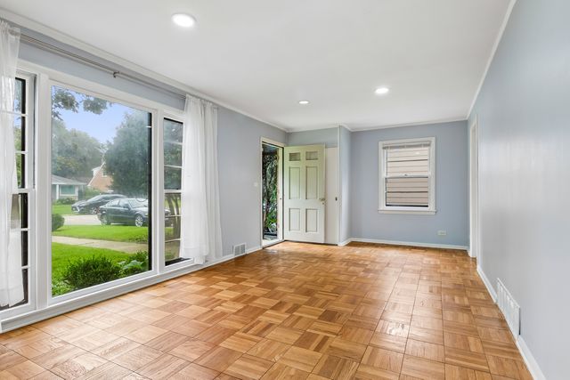 226 Latrobe Avenue, Northfield, IL 60093