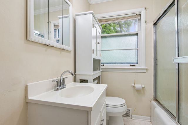 226 Latrobe Avenue, Northfield, IL 60093