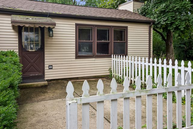 226 Latrobe Avenue, Northfield, IL 60093