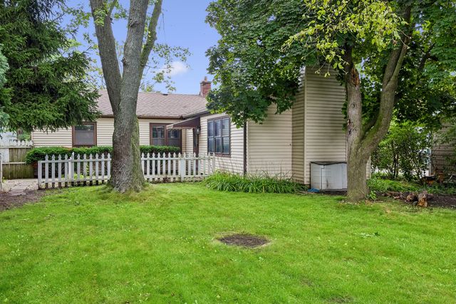 226 Latrobe Avenue, Northfield, IL 60093
