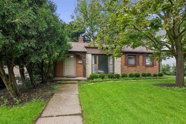 226 Latrobe Avenue, Northfield, IL 60093