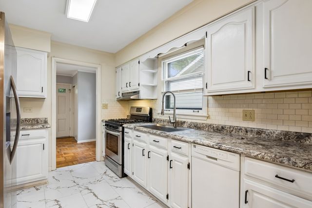226 Latrobe Avenue, Northfield, IL 60093